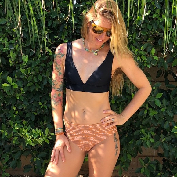 🌴🌼RIP CURL-MIRAGE ULTIMATE HIGH WAISTED BIKINI🌼 - Picture 7 of 12